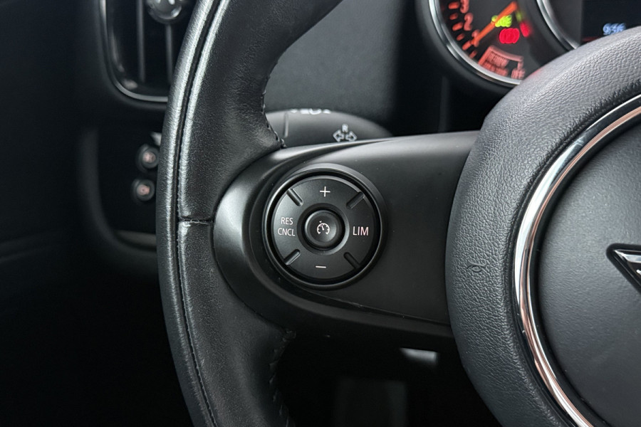 MINI Countryman 1.5 Cooper Chili (PANORAMADAK, STOELVERWARMING, HEAD-UP, CLIMA, H/K, VOORRUIT VERWARMING, LED)