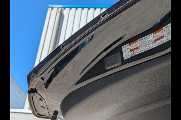 Toyota RAV4 2.5 Hybrid|Camera|Elektr.Achterklep|Trekhaak|Lane-Assist|Dealer-onderhouden|49.500km