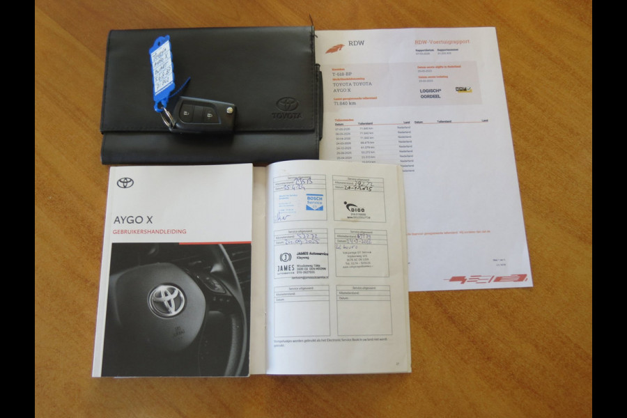 Toyota Aygo X 1.0 VVT-i MT Play 1e EIGENAAR | ORIGINEEL NEDERLANDS | ACHTERUITRIJCAMERA | ADAPTIVE CRUISE | DAB+ RADIO |