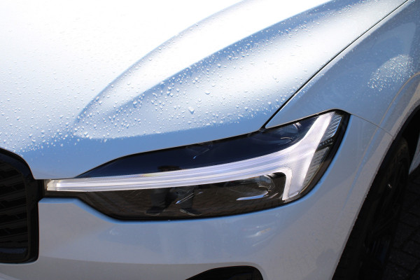 Volvo XC60 2.0 T8 Plug-in hybrid Plus Black Edition | Head-up | 360 | Zwenkbare trekhaak | Panoramadak