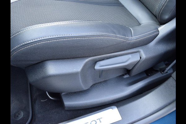 Peugeot 3008 1.6 HYbrid 225 Blue Lease GT TREKHAAK | CAMERA MET SENSOREN | NAVI & CARPLAY |