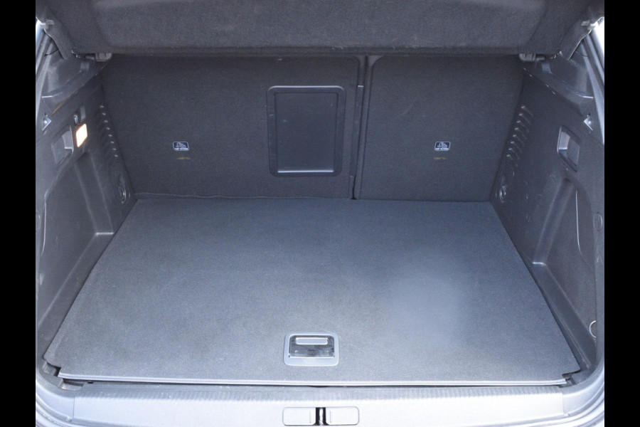 Peugeot 3008 1.6 HYbrid 225 Blue Lease GT TREKHAAK | CAMERA MET SENSOREN | NAVI & CARPLAY |