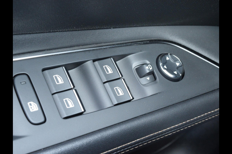 Peugeot 3008 1.6 HYbrid 225 Blue Lease GT TREKHAAK | CAMERA MET SENSOREN | NAVI & CARPLAY |