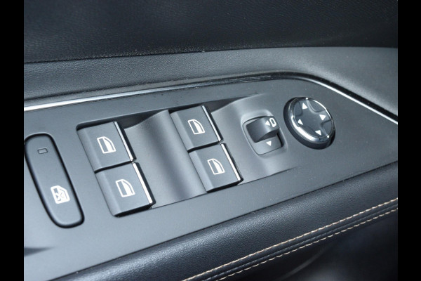 Peugeot 3008 1.6 HYbrid 225 Blue Lease GT TREKHAAK | CAMERA MET SENSOREN | NAVI & CARPLAY |