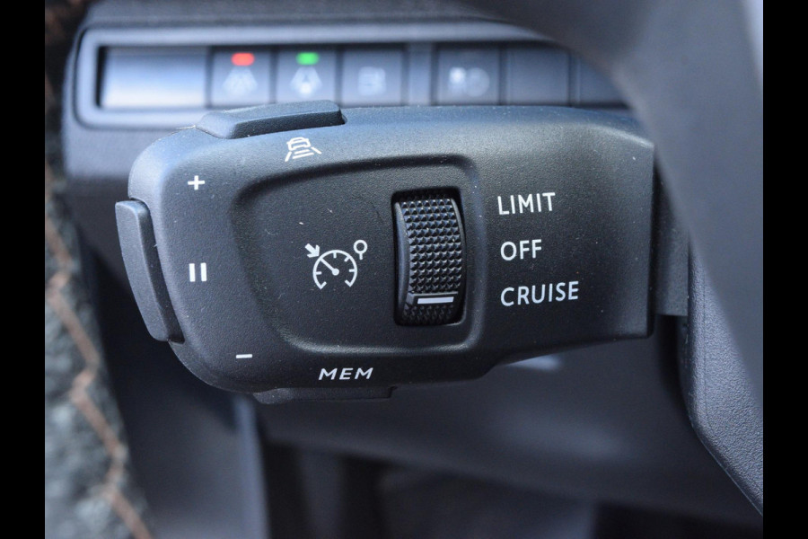 Peugeot 3008 1.6 HYbrid 225 Blue Lease GT TREKHAAK | CAMERA MET SENSOREN | NAVI & CARPLAY |