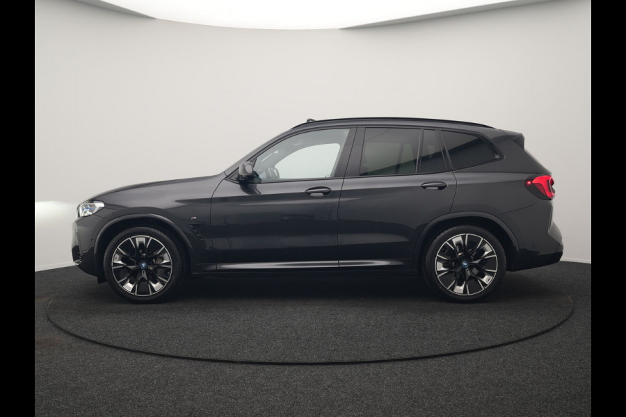 BMW iX3 M Sport 80 kWh 286pk Dealer O.H. | Trekhaak Af Fabriek | Panodak | Head Up | Adaptive Cruise | 360 Camera | Harman / Kardon | Lederen Sportstoelen Memory & Verwarmd | Laser LED | Stuur Verwarmd | Keyless | Blis | Sfeerverlichting | 20"L.M |