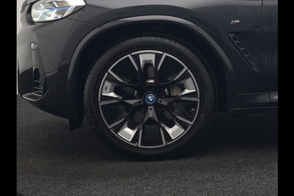 BMW iX3 M Sport 80 kWh 286pk Dealer O.H. | Trekhaak Af Fabriek | Panodak | Head Up | Adaptive Cruise | 360 Camera | Harman / Kardon | Lederen Sportstoelen Memory & Verwarmd | Laser LED | Stuur Verwarmd | Keyless | Blis | Sfeerverlichting | 20"L.M |
