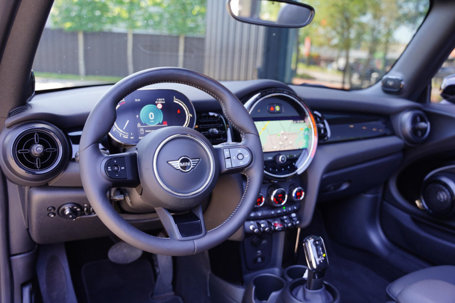 MINI Cabrio 1.5 Cooper / Harman Kardon / NL-Auto / 17 Inch