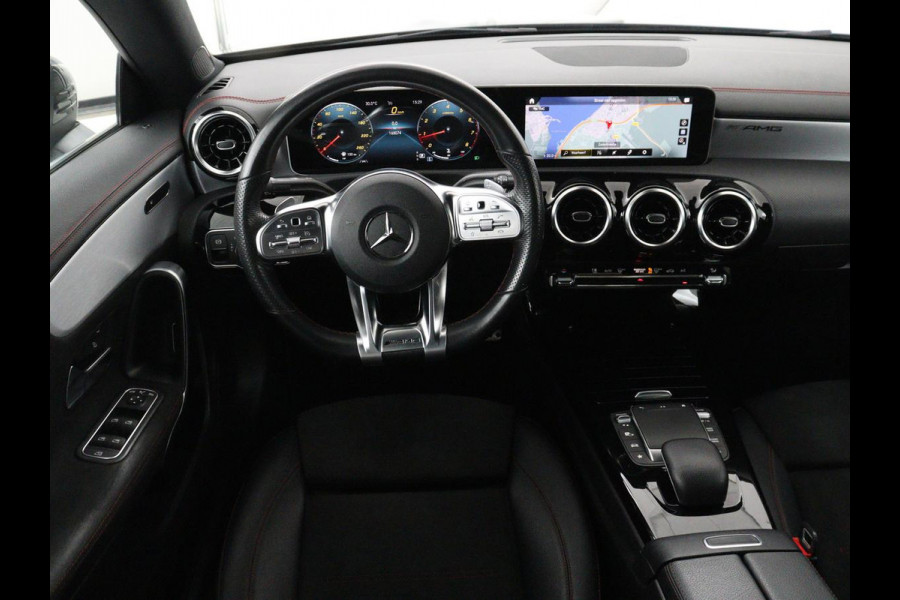 Mercedes-Benz CLA-Klasse 180 Business Solution AMG | Stoelverwarming | Leder/Alcantara | Navigatie | Park Assist | Widescreen | Full LED | Climate control | Bluetooth | Cruise control | Sportstoelen