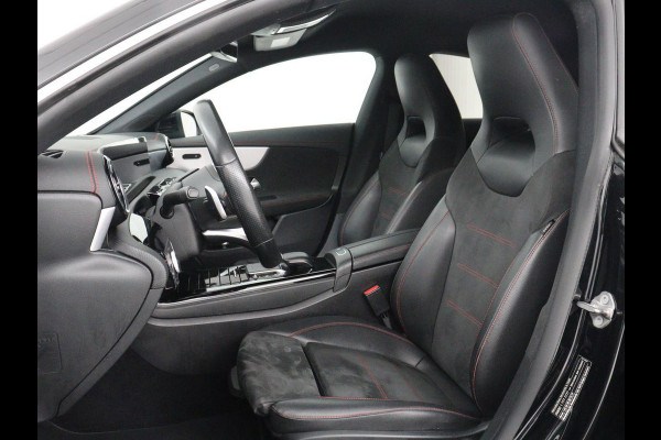 Mercedes-Benz CLA-Klasse 180 Business Solution AMG | Stoelverwarming | Leder/Alcantara | Navigatie | Park Assist | Widescreen | Full LED | Climate control | Bluetooth | Cruise control | Sportstoelen