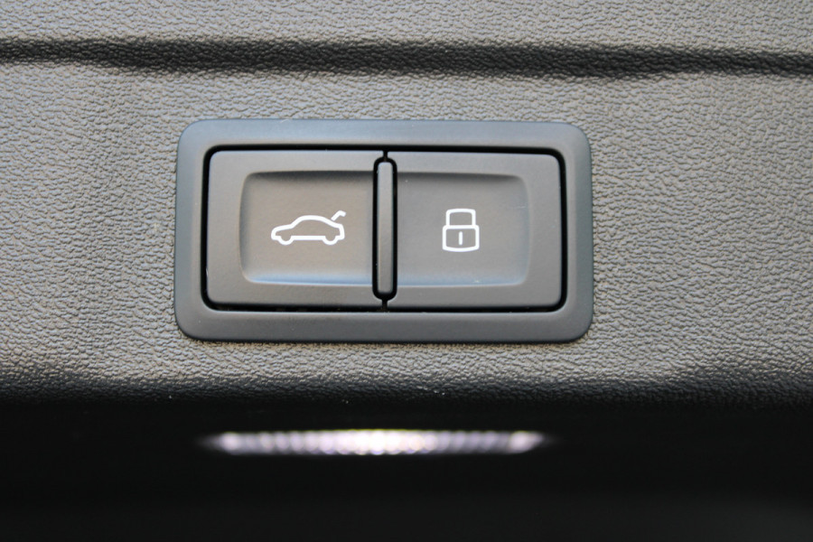Audi A5 Limousine 2.0 e-hybrid quattro S edition | Trekhaak | Origineel NL |  Stoelverwarming | Elek. achterklep