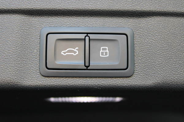 Audi A5 Limousine 2.0 e-hybrid quattro S edition | Trekhaak | Origineel NL |  Stoelverwarming | Elek. achterklep