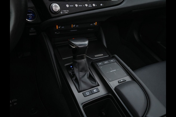 Lexus ES 300h Business Line (INCL-BTW) Aut. *PANO | LEATHER | FULL-LED | ADAPTIVE-CRUISE | BLINDSPOT | KEYLESS | CAMERA | HEATED-COMFORTSEATS | NAVI-FULLMAP | PRIVACY-GLASS | SHIFTPADDLES | ECC | PDC | 19''ALU*