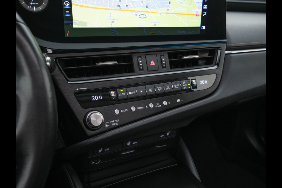 Lexus ES 300h Business Line (INCL-BTW) Aut. *PANO | LEATHER | FULL-LED | ADAPTIVE-CRUISE | BLINDSPOT | KEYLESS | CAMERA | HEATED-COMFORTSEATS | NAVI-FULLMAP | PRIVACY-GLASS | SHIFTPADDLES | ECC | PDC | 19''ALU*