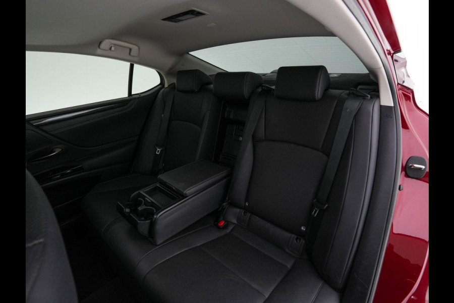 Lexus ES 300h Business Line (INCL-BTW) Aut. *PANO | LEATHER | FULL-LED | ADAPTIVE-CRUISE | BLINDSPOT | KEYLESS | CAMERA | HEATED-COMFORTSEATS | NAVI-FULLMAP | PRIVACY-GLASS | SHIFTPADDLES | ECC | PDC | 19''ALU*