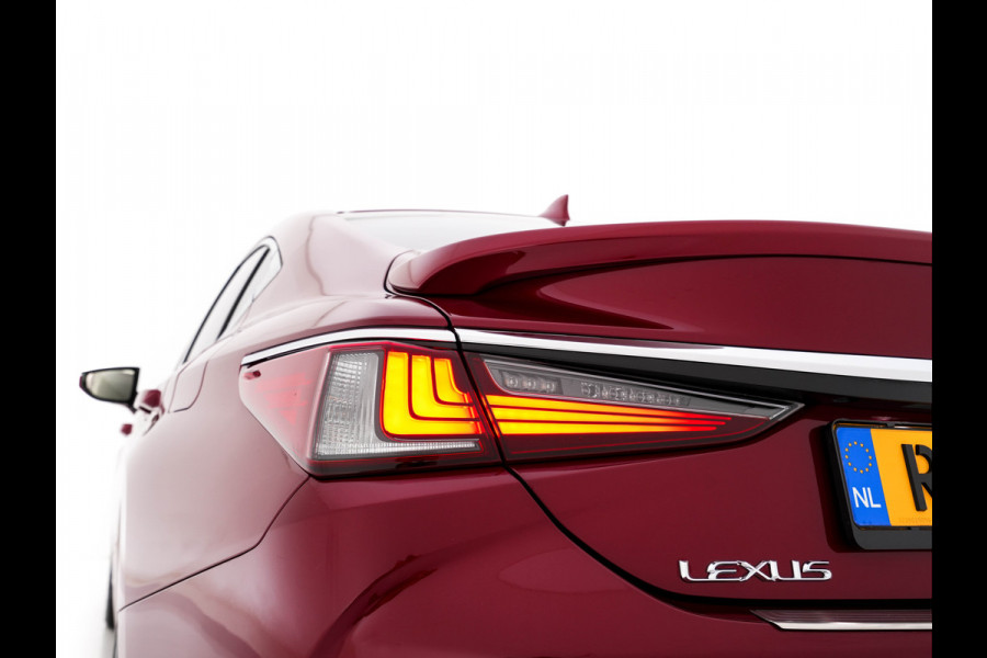 Lexus ES 300h Business Line (INCL-BTW) Aut. *PANO | LEATHER | FULL-LED | ADAPTIVE-CRUISE | BLINDSPOT | KEYLESS | CAMERA | HEATED-COMFORTSEATS | NAVI-FULLMAP | PRIVACY-GLASS | SHIFTPADDLES | ECC | PDC | 19''ALU*