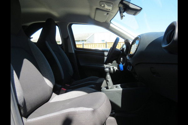 Toyota Aygo X 1.0 VVT-i MT Play 1e EIGENAAR | ORIGINEEL NEDERLANDS | ACHTERUITRIJCAMERA | ADAPTIVE CRUISE | DAB+ RADIO |