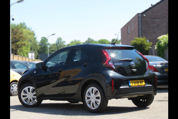 Toyota Aygo X 1.0 VVT-i MT Play 1e EIGENAAR | ORIGINEEL NEDERLANDS | ACHTERUITRIJCAMERA | ADAPTIVE CRUISE | DAB+ RADIO |