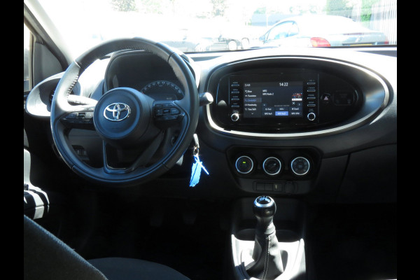 Toyota Aygo X 1.0 VVT-i MT Play 1e EIGENAAR | ORIGINEEL NEDERLANDS | ACHTERUITRIJCAMERA | ADAPTIVE CRUISE | DAB+ RADIO |