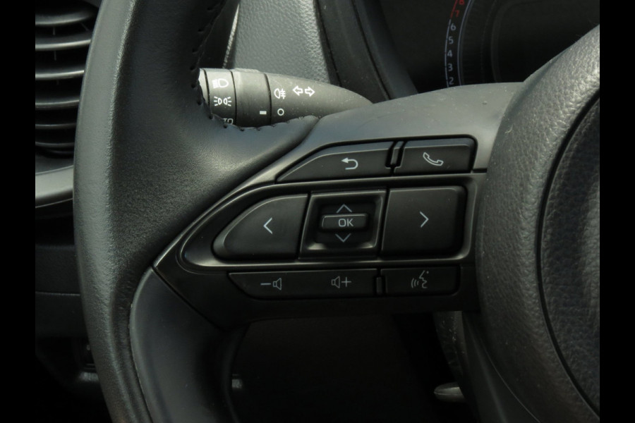 Toyota Aygo X 1.0 VVT-i MT Play 1e EIGENAAR | ORIGINEEL NEDERLANDS | ACHTERUITRIJCAMERA | ADAPTIVE CRUISE | DAB+ RADIO |
