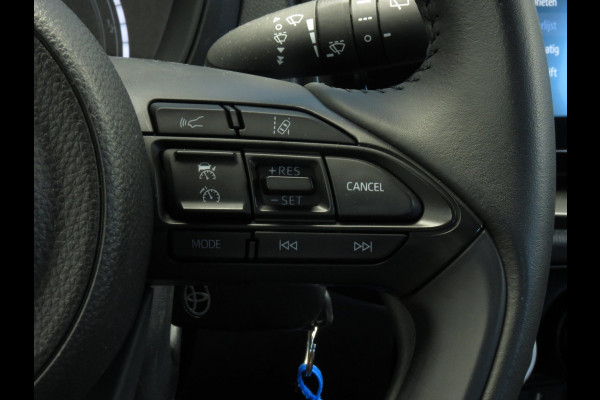 Toyota Aygo X 1.0 VVT-i MT Play 1e EIGENAAR | ORIGINEEL NEDERLANDS | ACHTERUITRIJCAMERA | ADAPTIVE CRUISE | DAB+ RADIO |