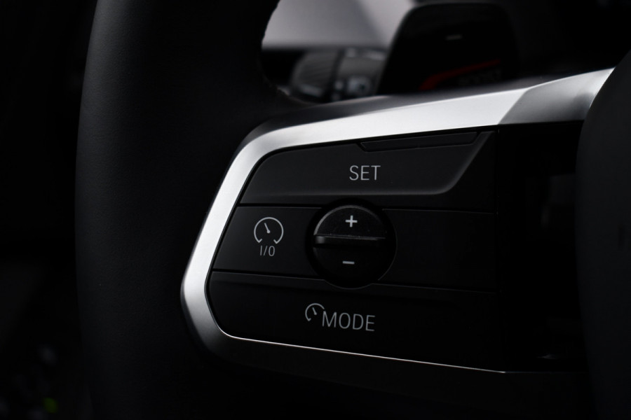 BMW 1-serie 120 M-Sport Pano ACC 360 HUD Shadowline 18inch