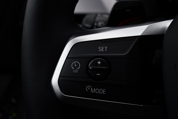 BMW 1-serie 120 M-Sport Pano ACC 360 HUD Shadowline 18inch