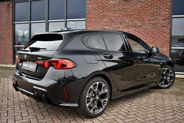 BMW 1-serie 120 M-Sport Pano ACC 360 HUD Shadowline 18inch
