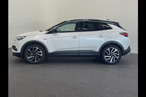 Opel Grandland X 1.2 Turbo Ultimate Trekhaak Leder Stoelventilatie Camera Navigatie Stoelverwarming Voor en Achter DENON Audio Cruise Control LED Koplampen Keyless Entry Stuurwielverwarming 19 Inch