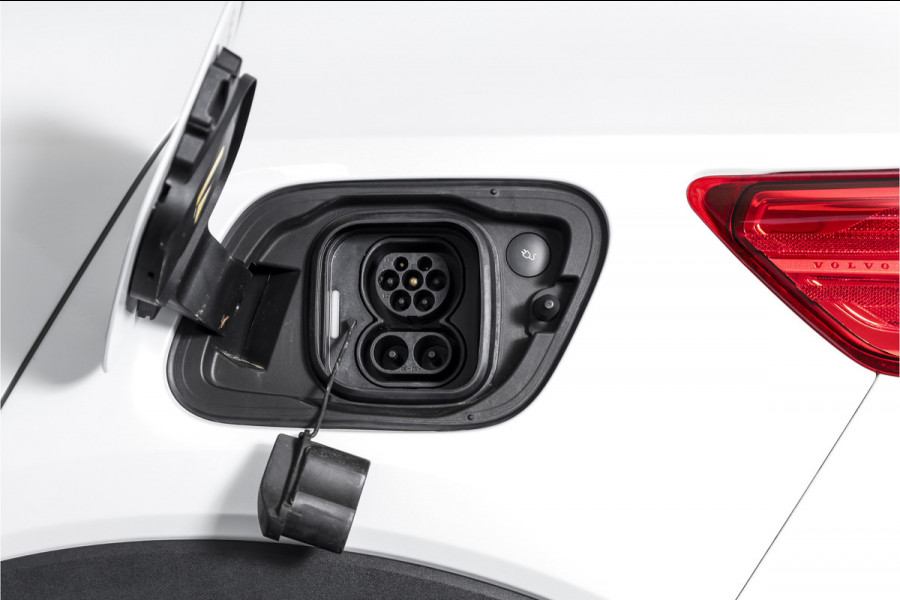 Volvo XC40 Recharge Plus 70 kWh Orig. NL | Dig. Cockpit | Adapt. Cruise | Stoel-+Stuurverw. | Elek. Klep | PDC | Camera | NAV+App. Connect | ECC | LM 19" |