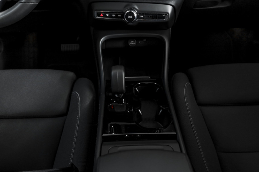 Volvo XC40 Recharge Plus 70 kWh Orig. NL | Dig. Cockpit | Adapt. Cruise | Stoel-+Stuurverw. | Elek. Klep | PDC | Camera | NAV+App. Connect | ECC | LM 19" |