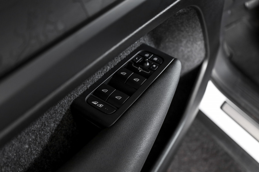 Volvo XC40 Recharge Plus 70 kWh Orig. NL | Dig. Cockpit | Adapt. Cruise | Stoel-+Stuurverw. | Elek. Klep | PDC | Camera | NAV+App. Connect | ECC | LM 19" |