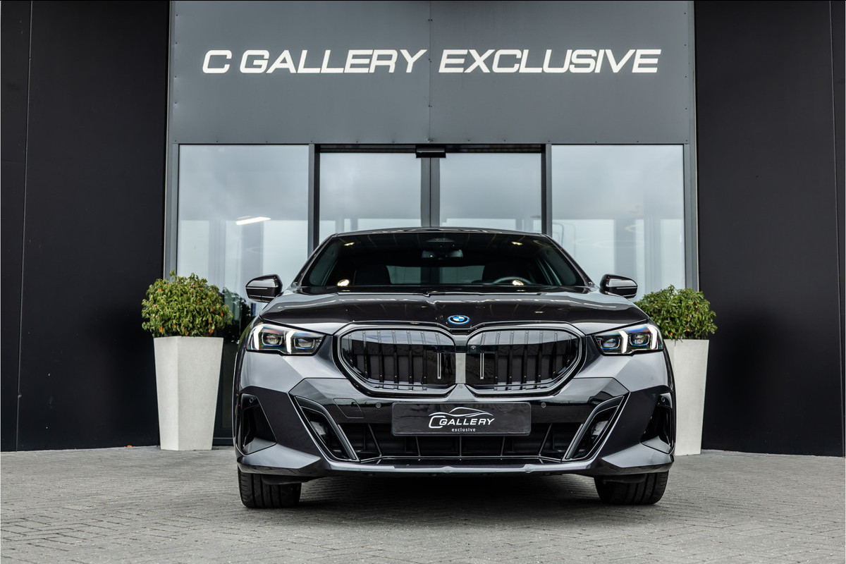 BMW 5 Serie 530e M Sport Edition - Panorama | H&K | Stoelkoeling | Memory