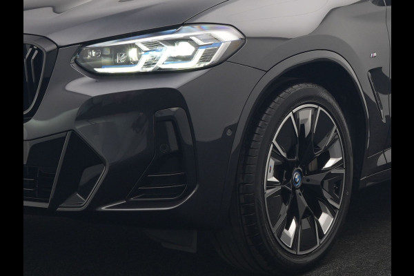 BMW iX3 M Sport 80 kWh 286pk Dealer O.H. | Trekhaak Af Fabriek | Panodak | Head Up | Adaptive Cruise | 360 Camera | Harman / Kardon | Lederen Sportstoelen Memory & Verwarmd | Laser LED | Stuur Verwarmd | Keyless | Blis | Sfeerverlichting | 20"L.M |