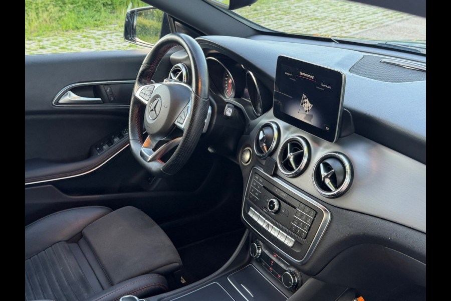 Mercedes-Benz CLA-Klasse 180 AUTOMAAT, Origineel NL auto, AMG styling Night edition, achteruitrijcamera, stoelverwarming