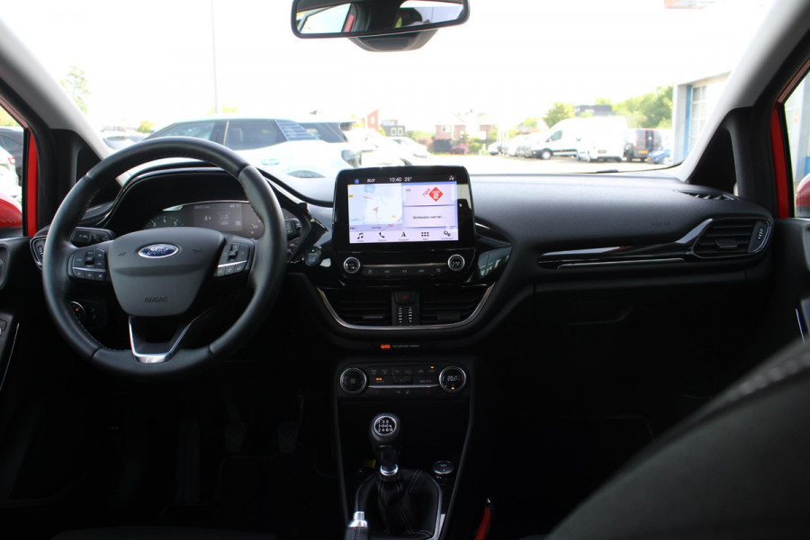 Ford Fiesta 1.0 EcoBoost Titanium | Stoel + Stuurverwarming | Climate Control | Camera | Navigatie | Parkeersensoren | Lichtmetalen Velgen | Dodehoeksensoren
