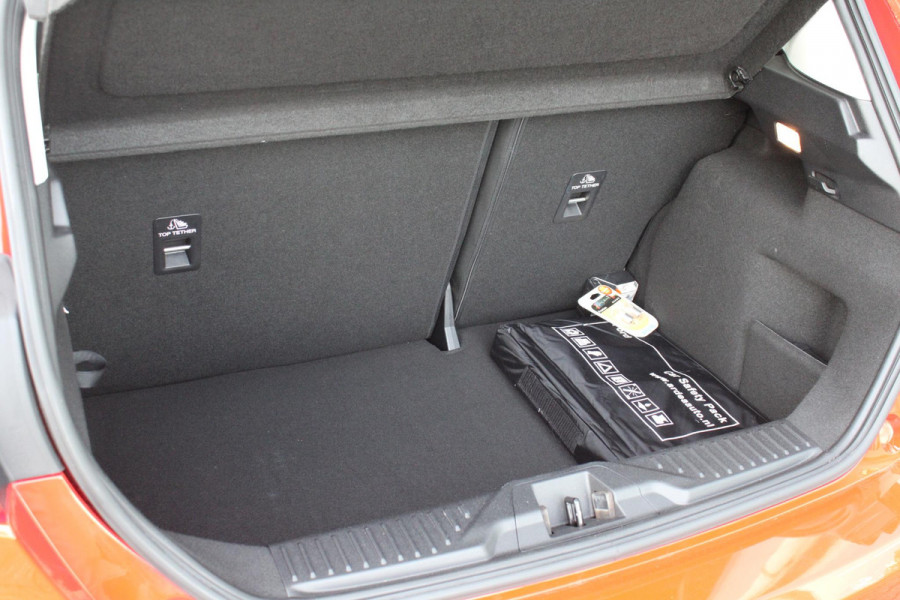 Ford Fiesta 1.0 EcoBoost Titanium | Stoel + Stuurverwarming | Climate Control | Camera | Navigatie | Parkeersensoren | Lichtmetalen Velgen | Dodehoeksensoren
