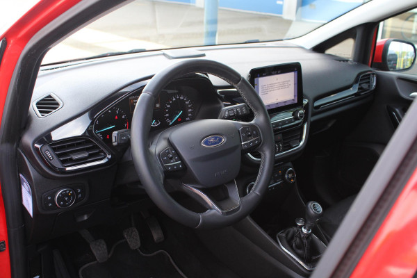 Ford Fiesta 1.0 EcoBoost Titanium | Stoel + Stuurverwarming | Climate Control | Camera | Navigatie | Parkeersensoren | Lichtmetalen Velgen | Dodehoeksensoren