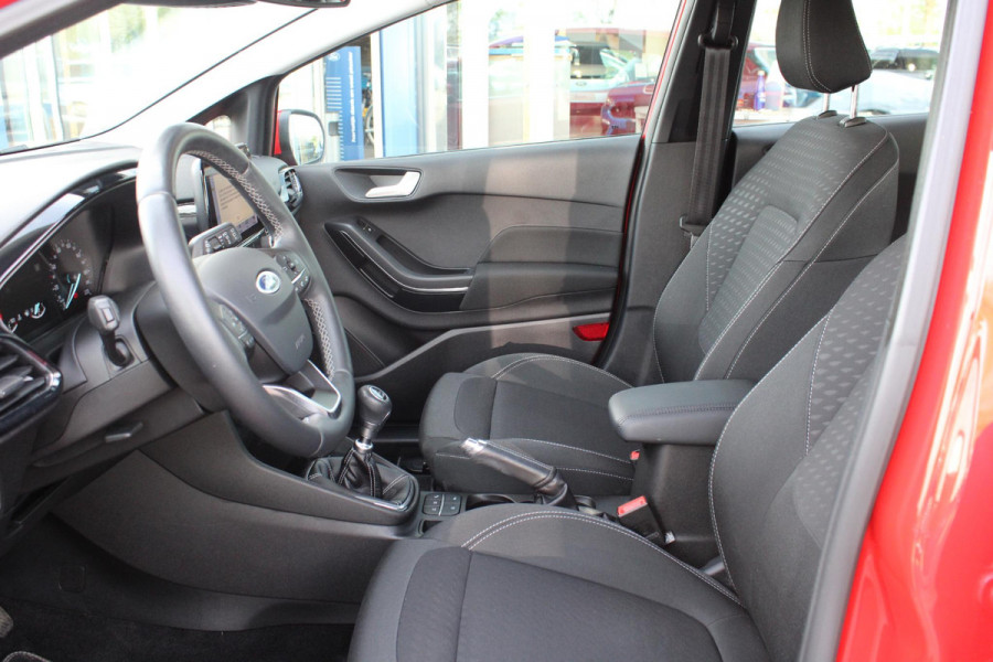 Ford Fiesta 1.0 EcoBoost Titanium | Stoel + Stuurverwarming | Climate Control | Camera | Navigatie | Parkeersensoren | Lichtmetalen Velgen | Dodehoeksensoren