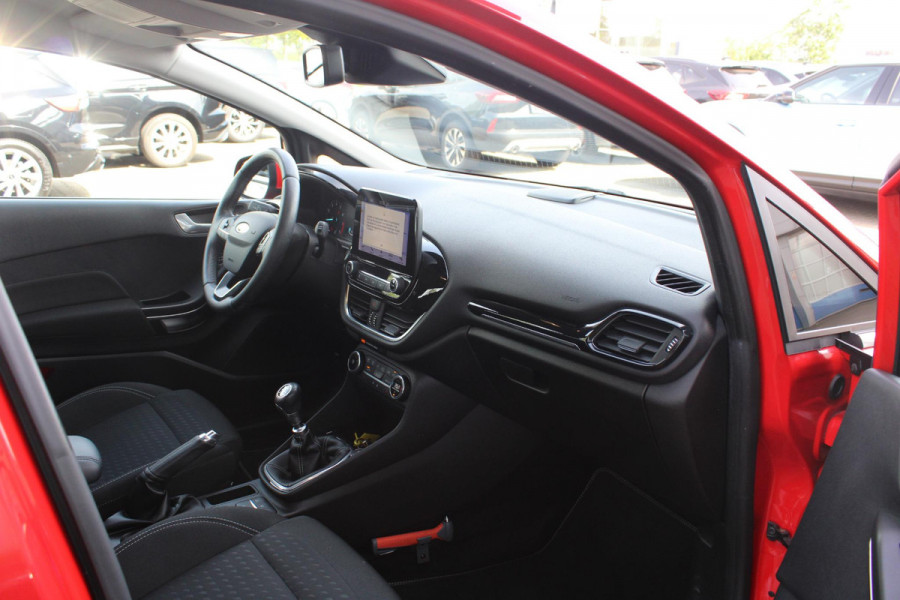 Ford Fiesta 1.0 EcoBoost Titanium | Stoel + Stuurverwarming | Climate Control | Camera | Navigatie | Parkeersensoren | Lichtmetalen Velgen | Dodehoeksensoren