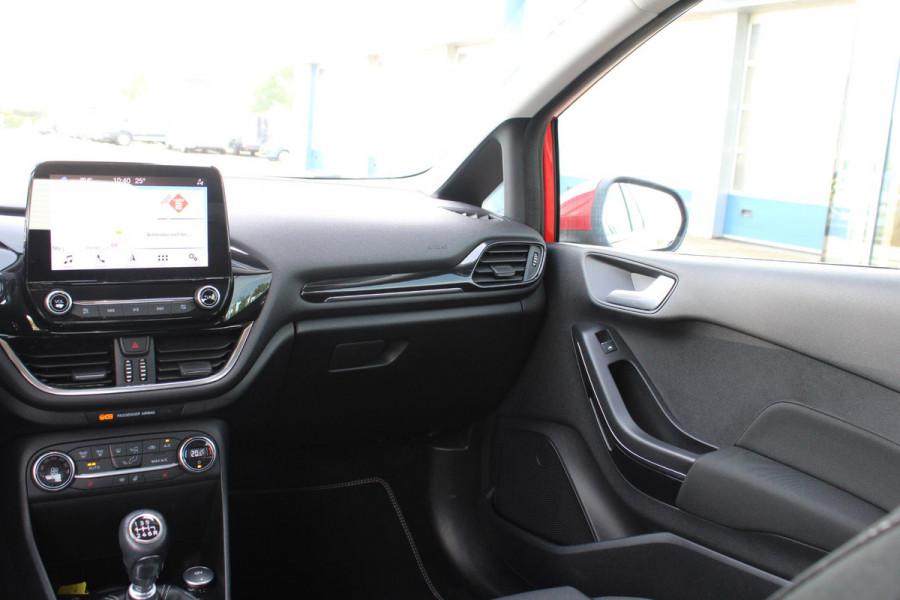 Ford Fiesta 1.0 EcoBoost Titanium | Stoel + Stuurverwarming | Climate Control | Camera | Navigatie | Parkeersensoren | Lichtmetalen Velgen | Dodehoeksensoren