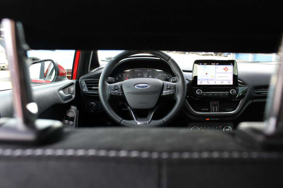 Ford Fiesta 1.0 EcoBoost Titanium | Stoel + Stuurverwarming | Climate Control | Camera | Navigatie | Parkeersensoren | Lichtmetalen Velgen | Dodehoeksensoren