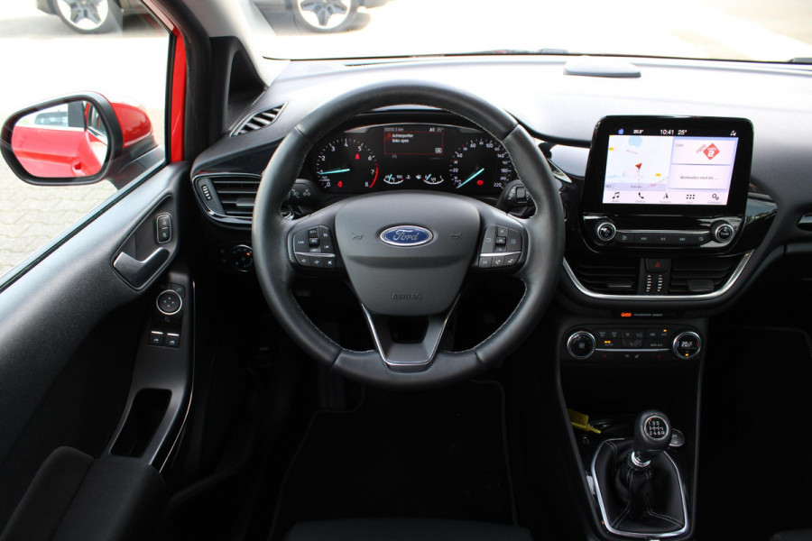 Ford Fiesta 1.0 EcoBoost Titanium | Stoel + Stuurverwarming | Climate Control | Camera | Navigatie | Parkeersensoren | Lichtmetalen Velgen | Dodehoeksensoren