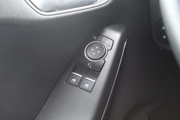 Ford Fiesta 1.0 EcoBoost Titanium | Stoel + Stuurverwarming | Climate Control | Camera | Navigatie | Parkeersensoren | Lichtmetalen Velgen | Dodehoeksensoren