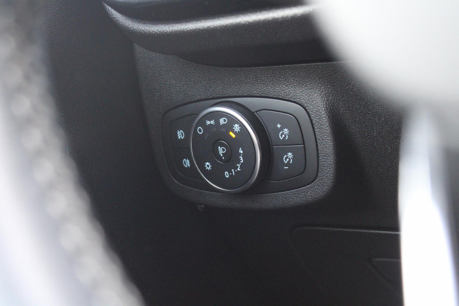 Ford Fiesta 1.0 EcoBoost Titanium | Stoel + Stuurverwarming | Climate Control | Camera | Navigatie | Parkeersensoren | Lichtmetalen Velgen | Dodehoeksensoren
