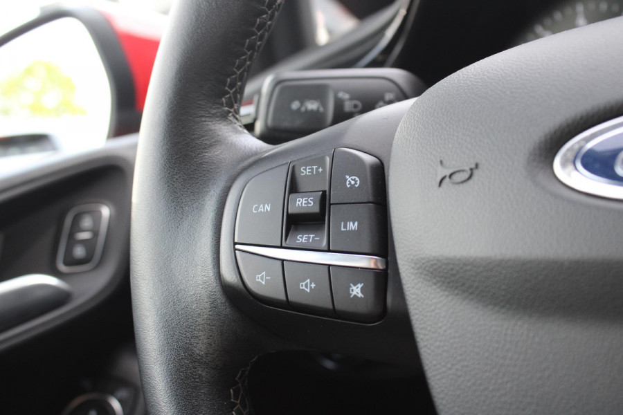 Ford Fiesta 1.0 EcoBoost Titanium | Stoel + Stuurverwarming | Climate Control | Camera | Navigatie | Parkeersensoren | Lichtmetalen Velgen | Dodehoeksensoren