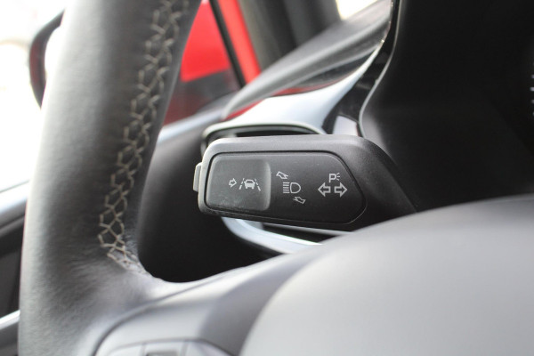 Ford Fiesta 1.0 EcoBoost Titanium | Stoel + Stuurverwarming | Climate Control | Camera | Navigatie | Parkeersensoren | Lichtmetalen Velgen | Dodehoeksensoren