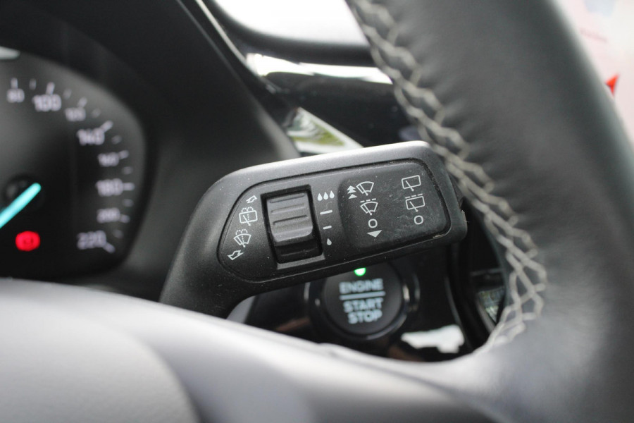 Ford Fiesta 1.0 EcoBoost Titanium | Stoel + Stuurverwarming | Climate Control | Camera | Navigatie | Parkeersensoren | Lichtmetalen Velgen | Dodehoeksensoren