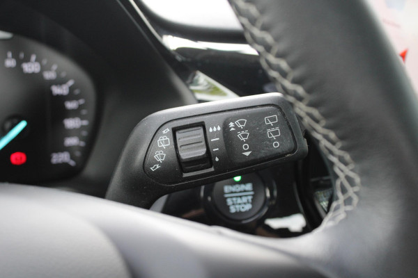Ford Fiesta 1.0 EcoBoost Titanium | Stoel + Stuurverwarming | Climate Control | Camera | Navigatie | Parkeersensoren | Lichtmetalen Velgen | Dodehoeksensoren