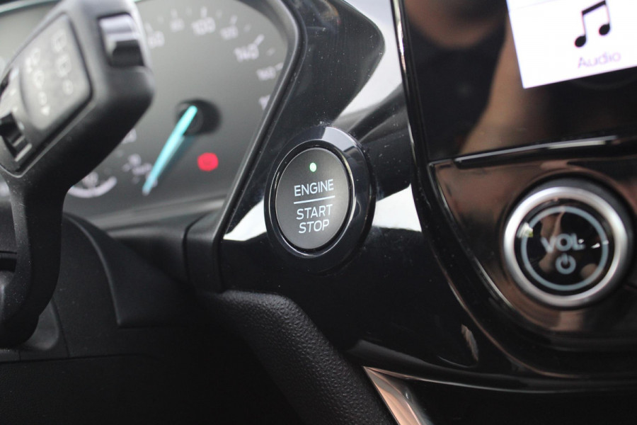 Ford Fiesta 1.0 EcoBoost Titanium | Stoel + Stuurverwarming | Climate Control | Camera | Navigatie | Parkeersensoren | Lichtmetalen Velgen | Dodehoeksensoren